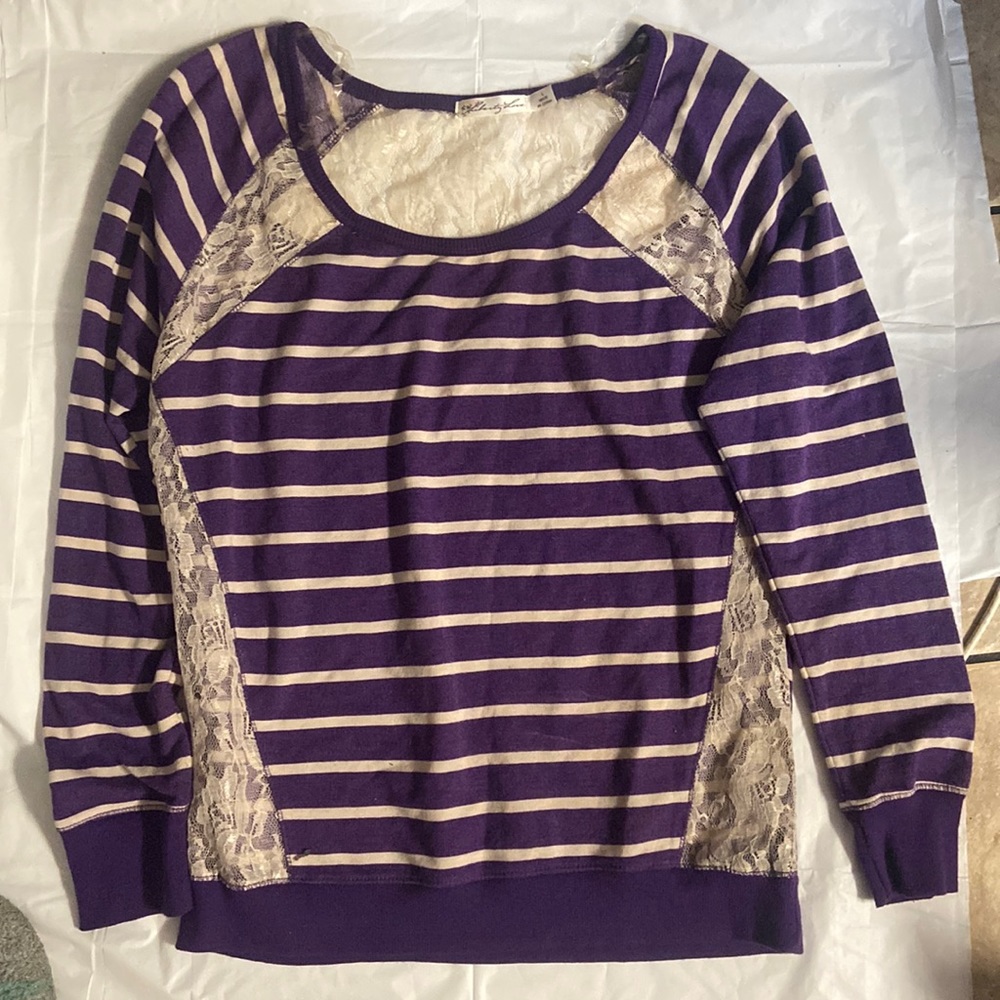 SHIRT — PURPLE w/ OFF—WHITE LACE DETAIL — SZ LARGE